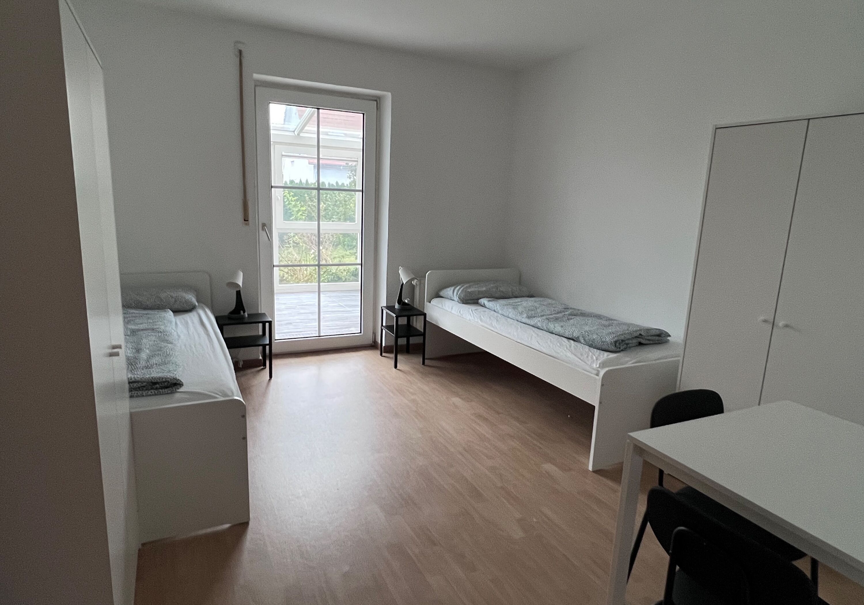 MonteurZimmer - Haus nice2be Augsburg