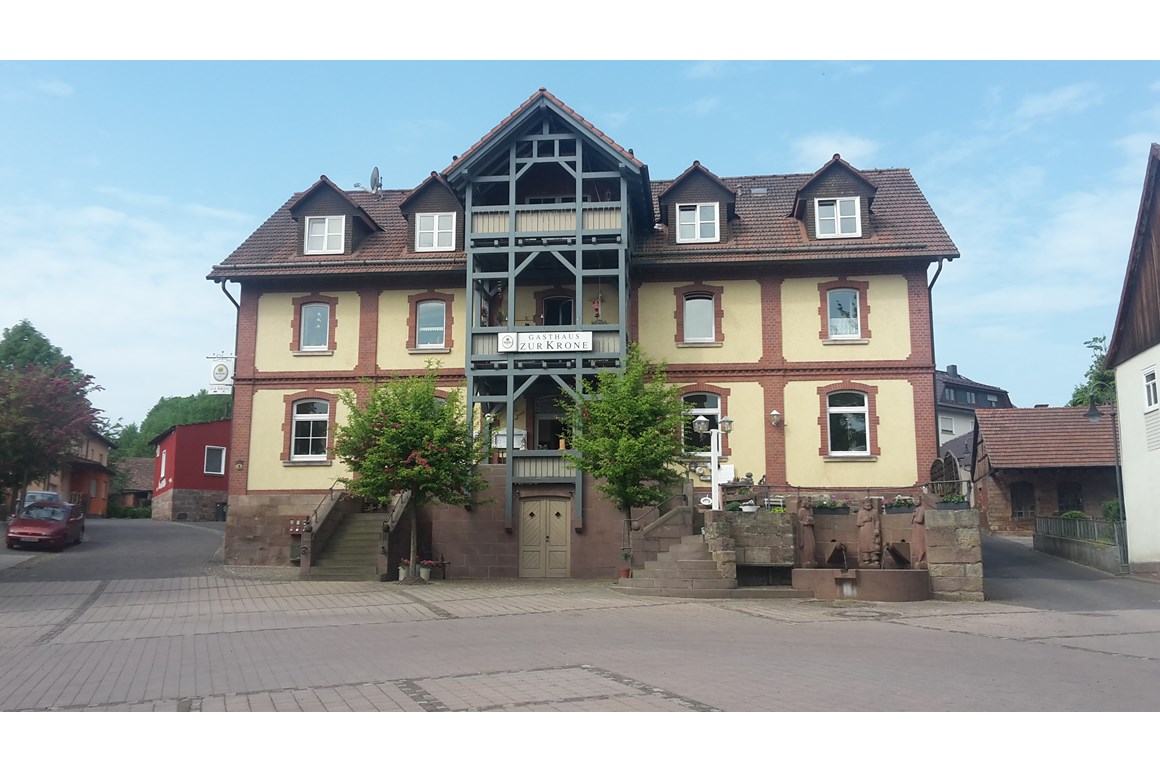 MonteurZimmer - https://monteur-zimmer.info/img/53386/monteurzimmer-ferienwohnung-wohnglück-im-gasthaus-zur-krone-53411.jpg?h=773&w=1160 - Ferienwohnung "Wohnglück" im Gasthaus "Zur Krone"