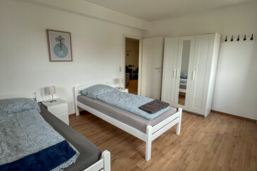 MonteurZimmer - TOP MONTEURWOHNUNG FÜR 1-9 PERS. IN WEINSTADT, 4 SCHLAFZIMMER, GETRENNTE BETTEN