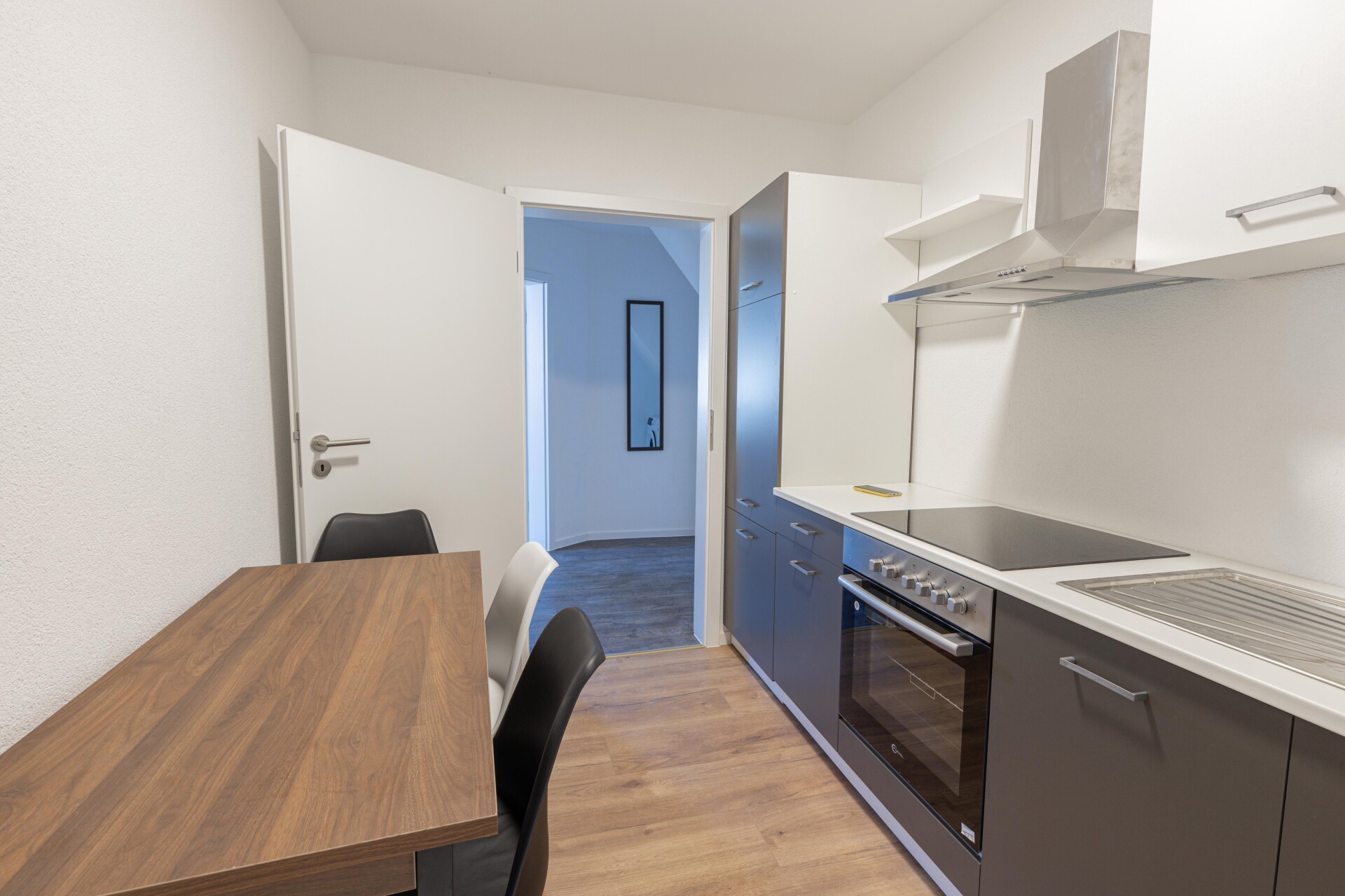 MonteurZimmer - KERNSANIERTES MFH (7 WOHNUNGEN) in 74081 Heilbronn