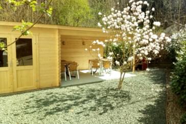 MonteurZimmer - Grill und Raucherbereich - Moderne Unterkünfte für Monteure mit Highspeed Internet