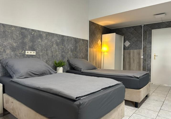 MonteurZimmer - Top Wohnung und Zimmer Wifi eigene Küche und Badezimmer