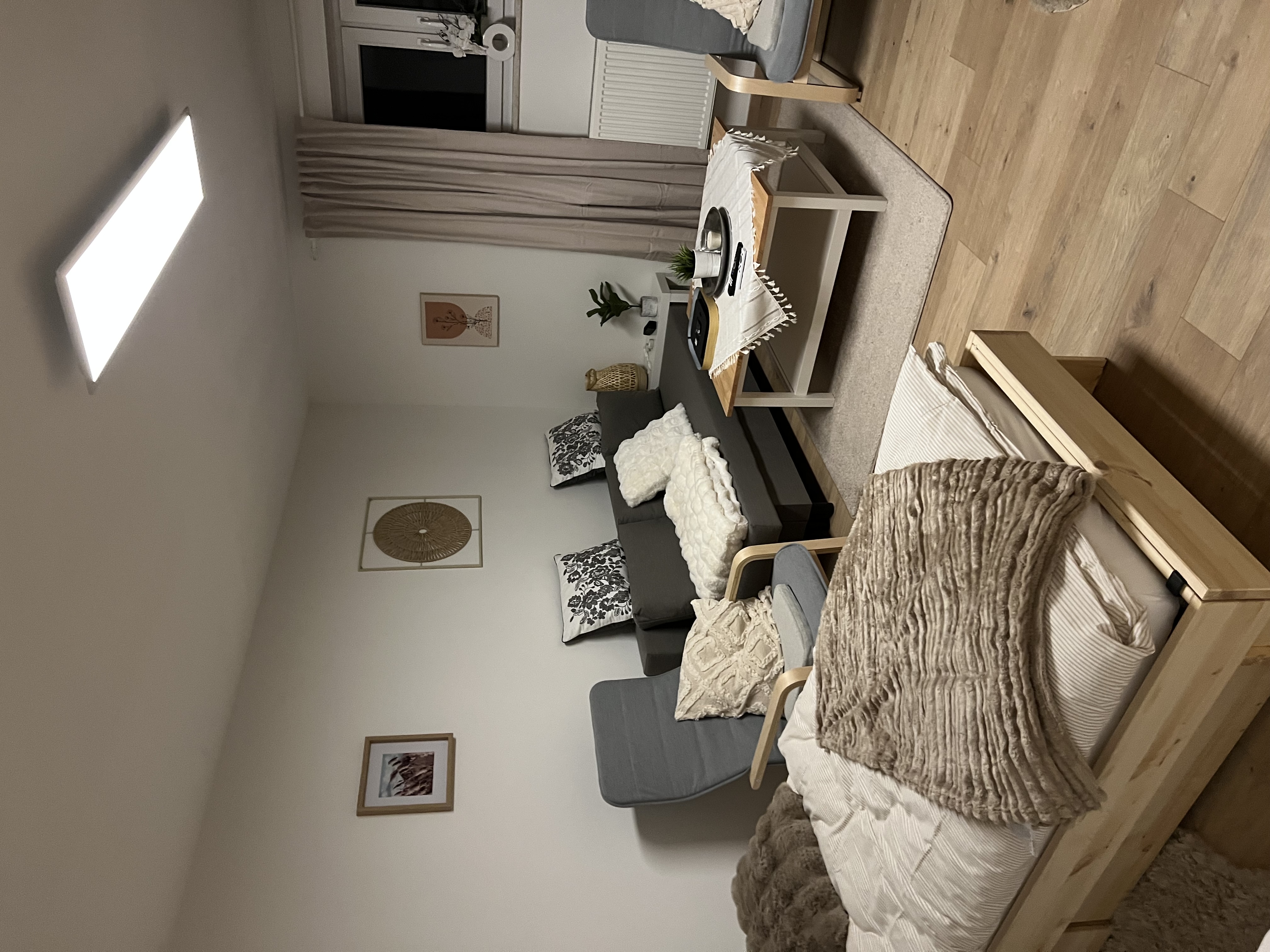 MonteurZimmer - Zimmer 1
Doppelbett oder Einzelbett plus Schlafcouch - Zum Preußensteig