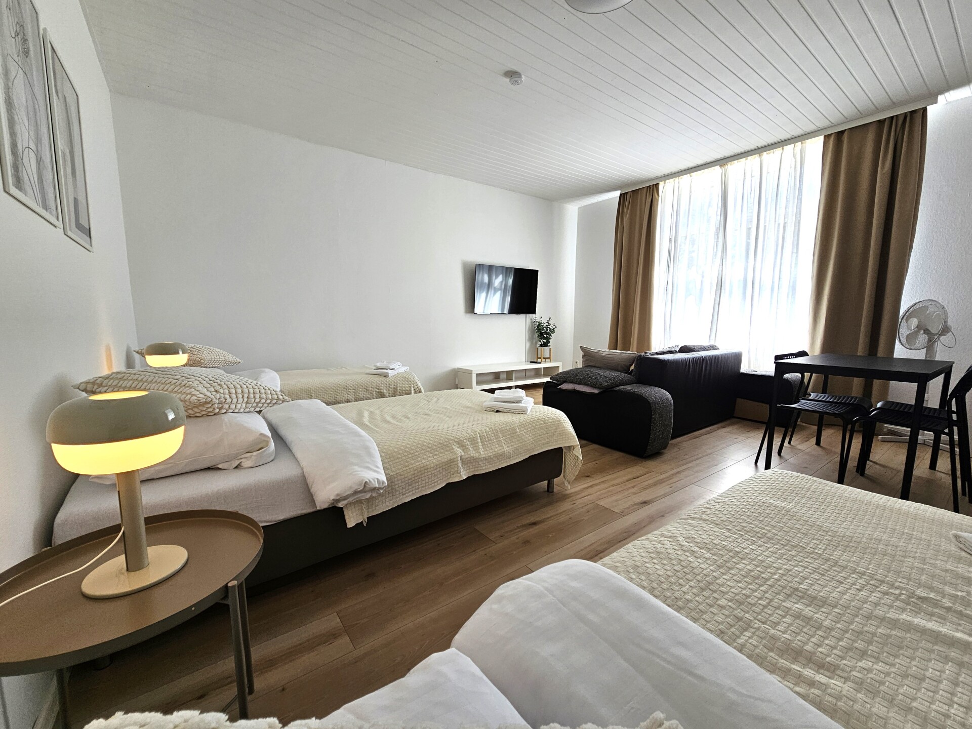 Monteur-Zimmer: Apartments und Hotelzimmer in Düsseldorf, Neuss, Meerbusch in 40213 Düsseldorf