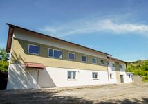 MonteurZimmer - Aussenansicht - Mitarbeiterzimmer Spielfeld