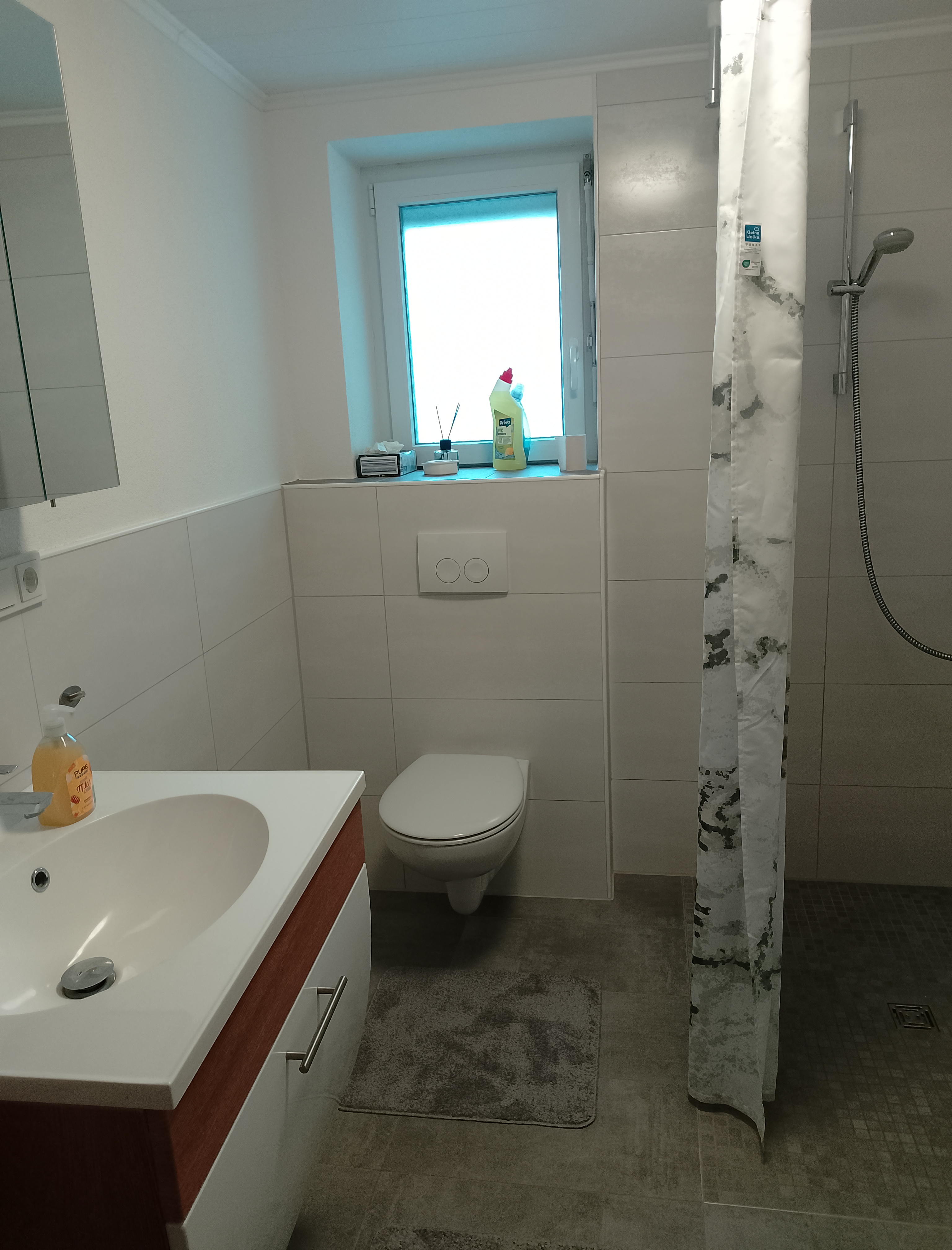 MonteurZimmer - Bad mit Dusche
Waschmaschine und Trockner - Windesheimer Fels