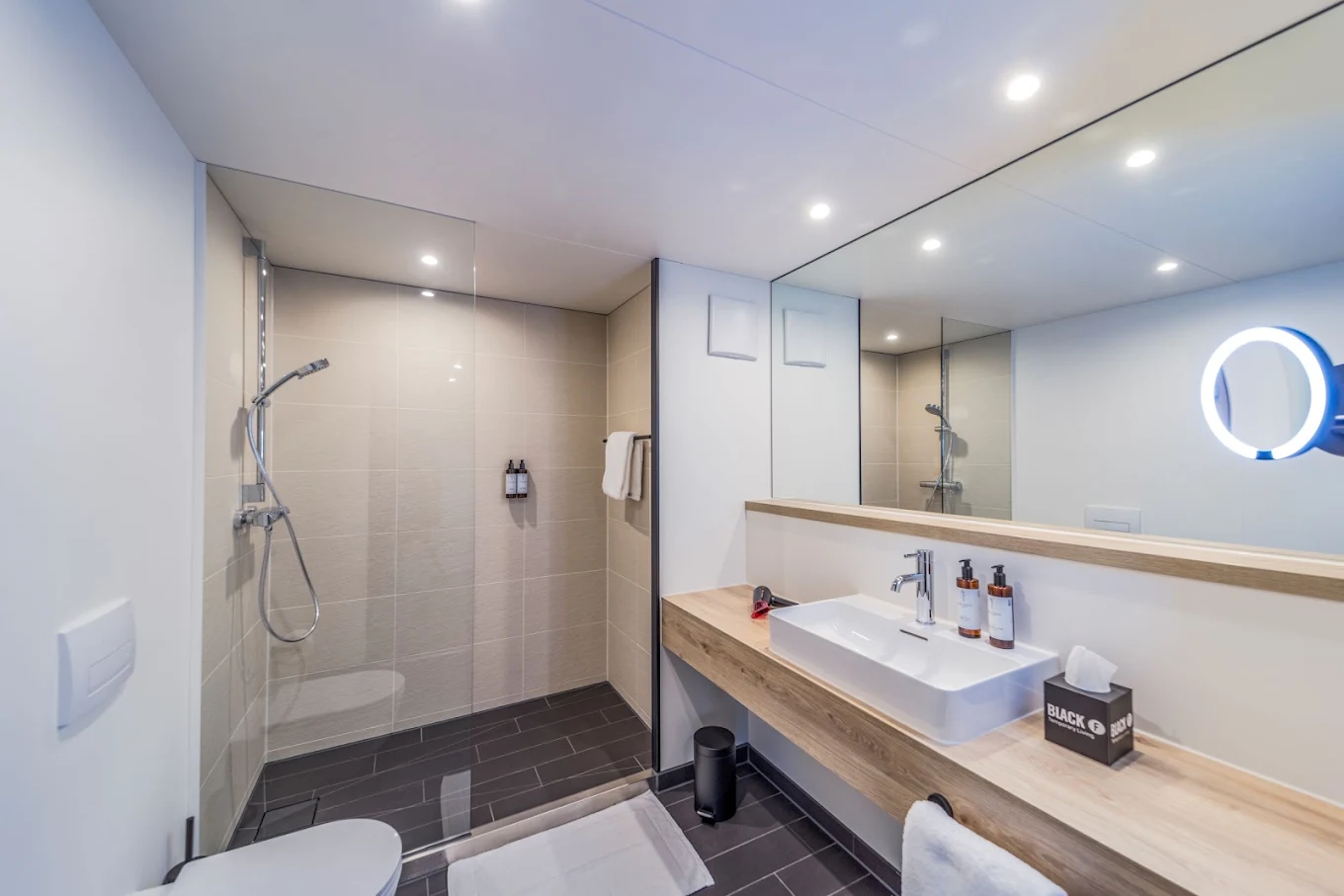 Monteur-Zimmer - Preis pro Nacht - Freiburg im Breisgau - Black F House - Serviced Apartments