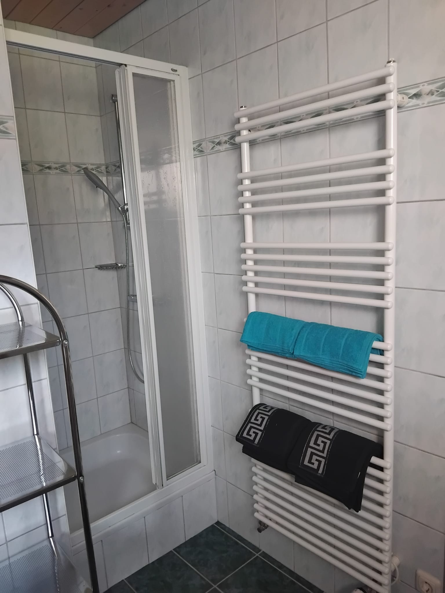 MonteurZimmer: Dusche mit WC - Schmittenapartement 1 und 2
