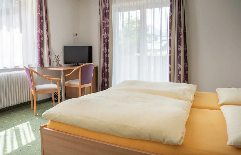 Monteur-Zimmer - Parkplatz: kostenlose Parkplätze in der Umgebung vorhanden - Salzburg - Pension Gstrein