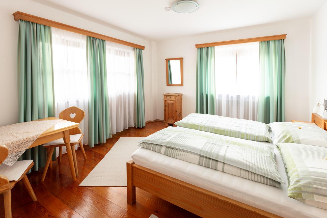 Monteur-Zimmer - Regau - Gästehaus Hudler