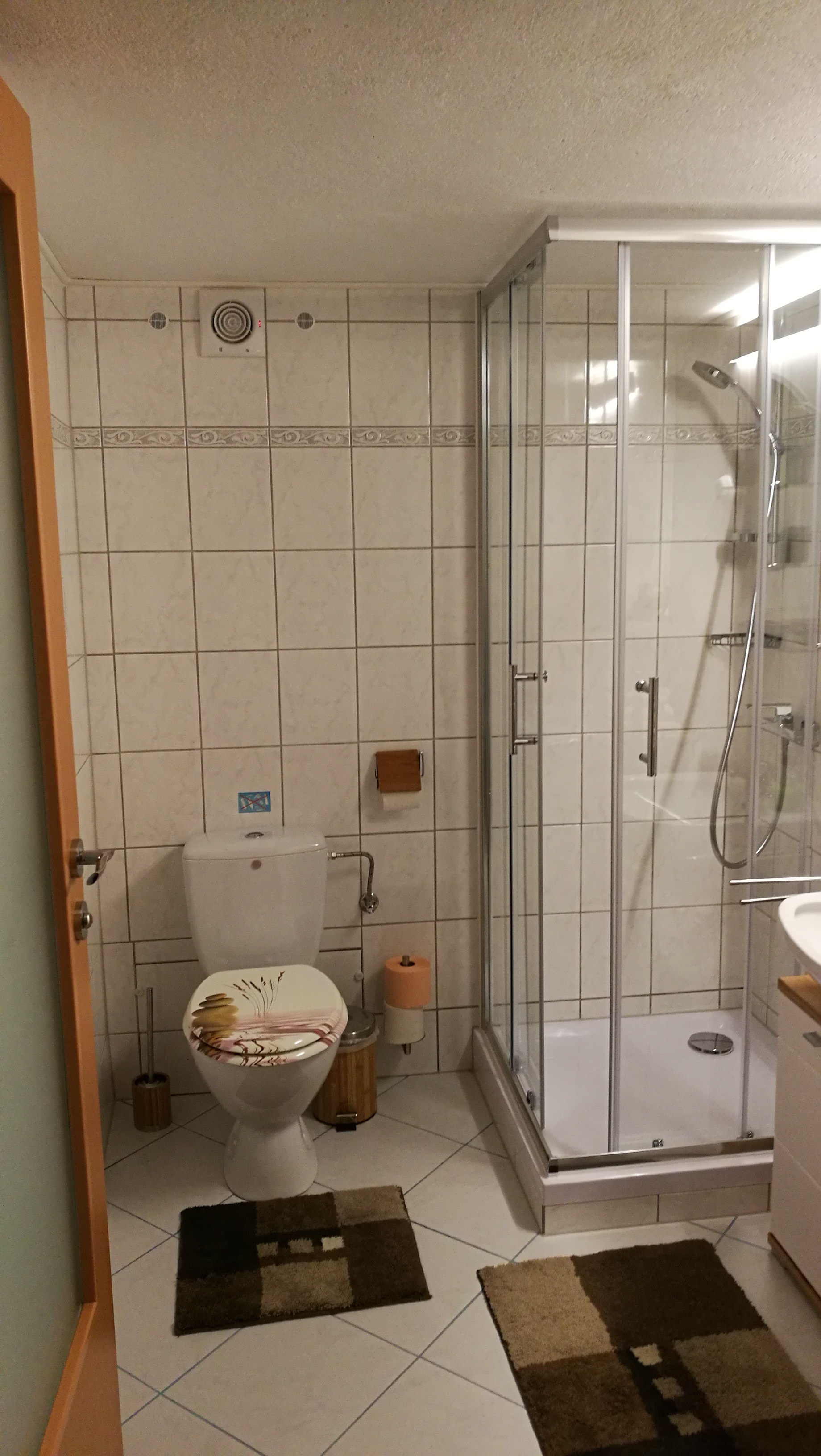 MonteurZimmer: Landstüberl(25m²)--Kellerstüberl---eigener Zugang - Landhaus Dersch