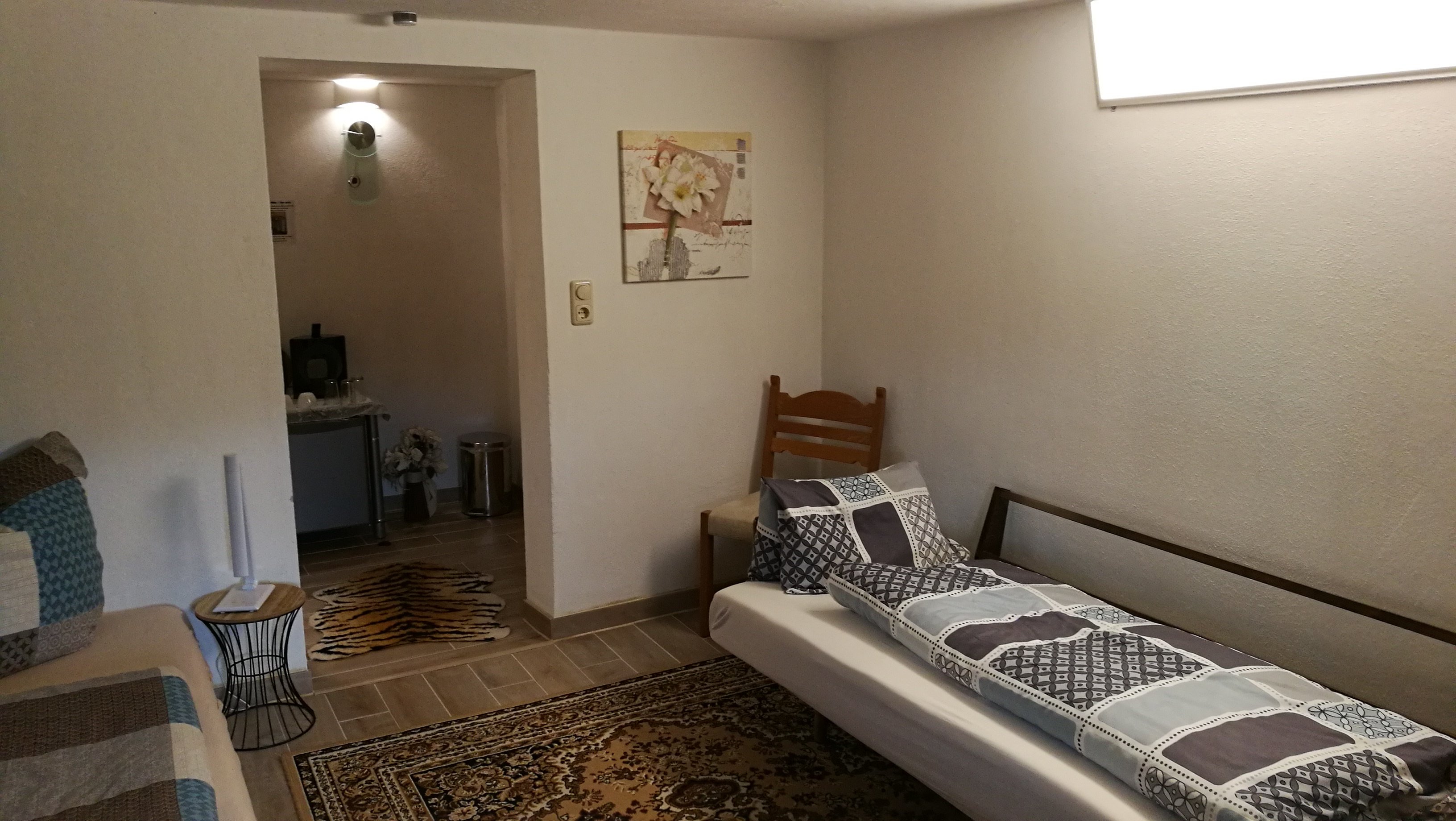 MonteurZimmer: Landstüberl(25m²)--Kellerstüberl---eigener Zugang - Landhaus Dersch