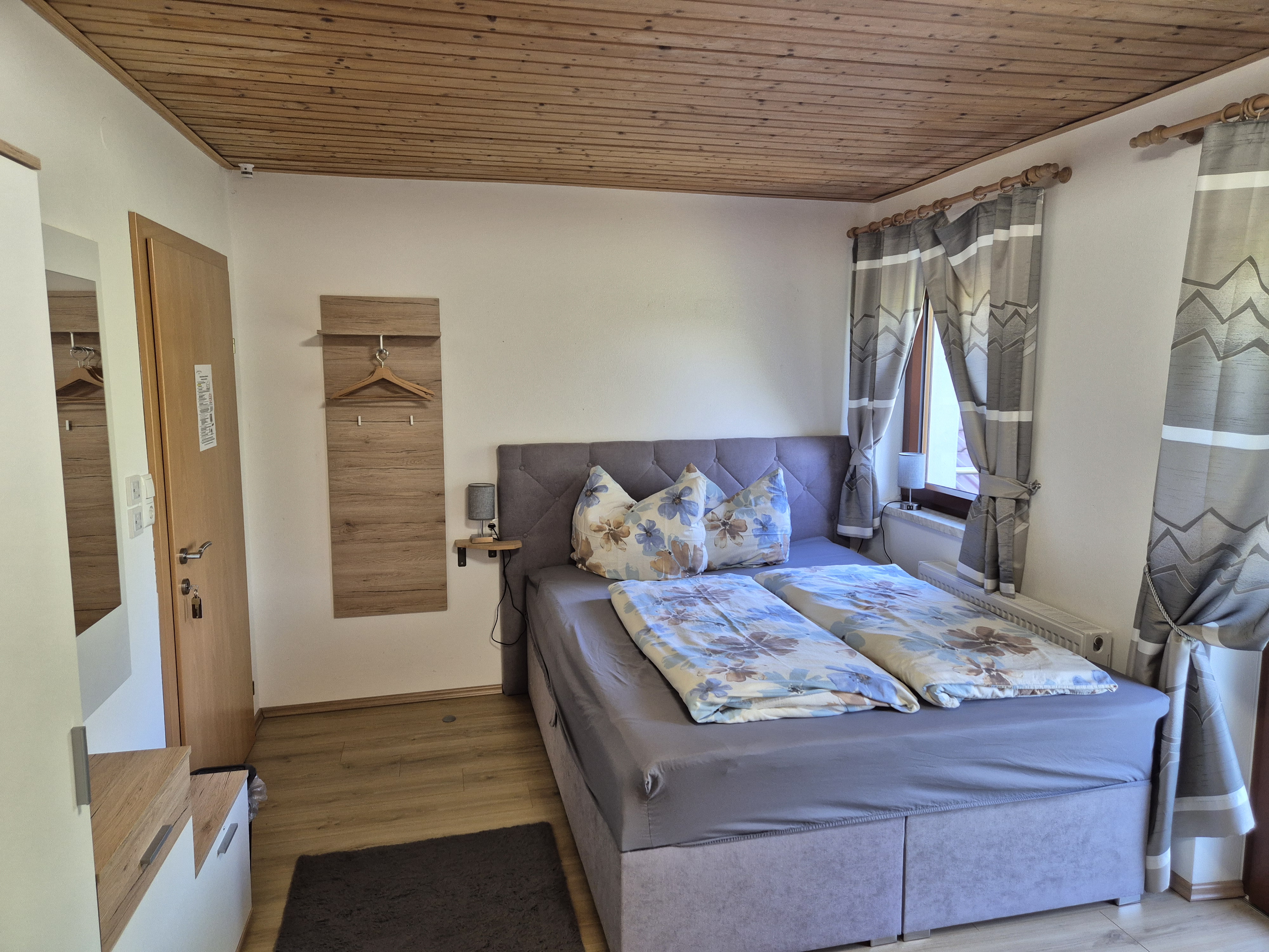 MonteurZimmer: Landzimmer1(20m²)---Balkon---1.Stock - Landhaus Dersch