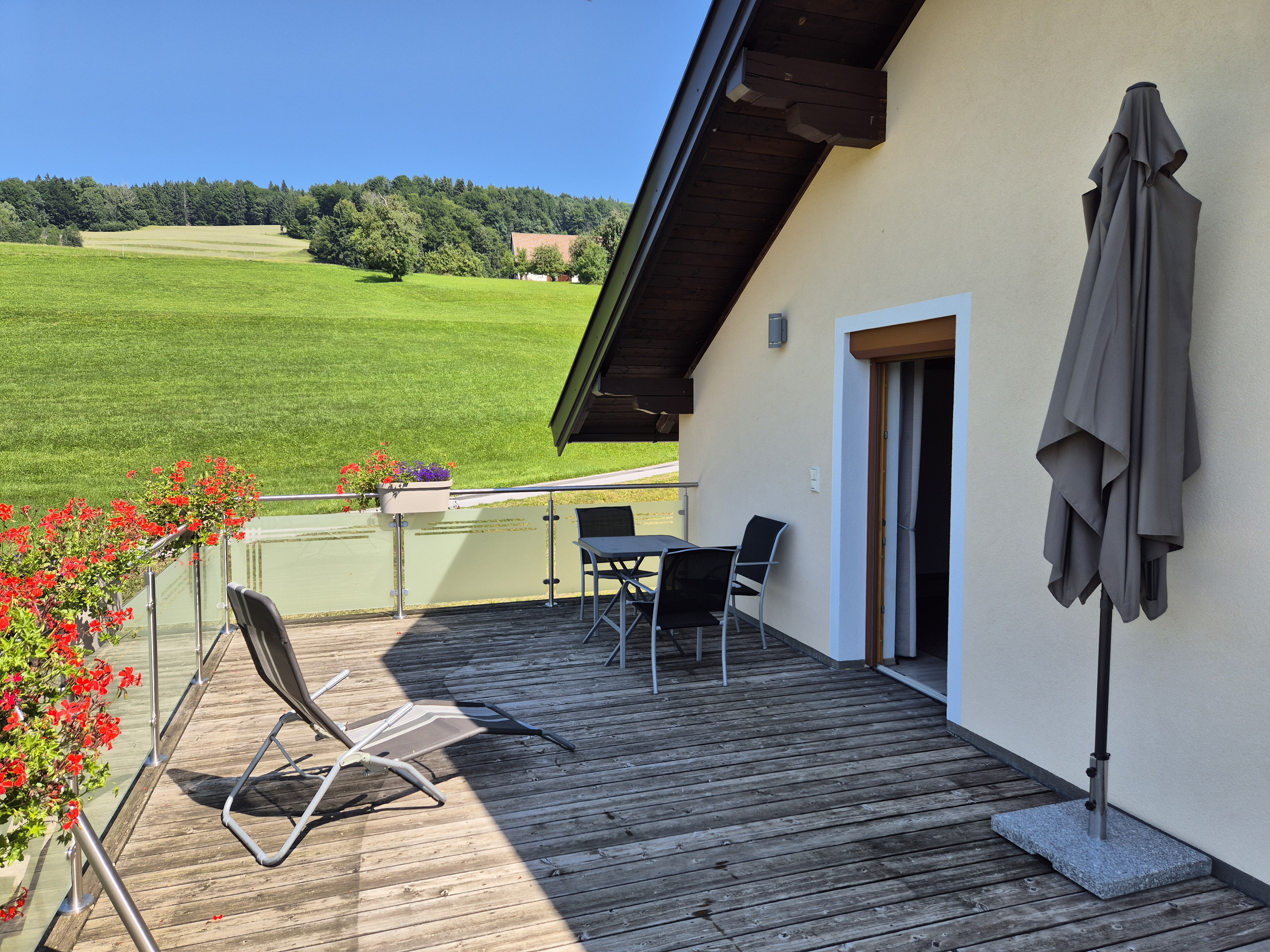 MonteurZimmer: Landzimmer2(30m²)---Terrasse---1.Stock - Landhaus Dersch