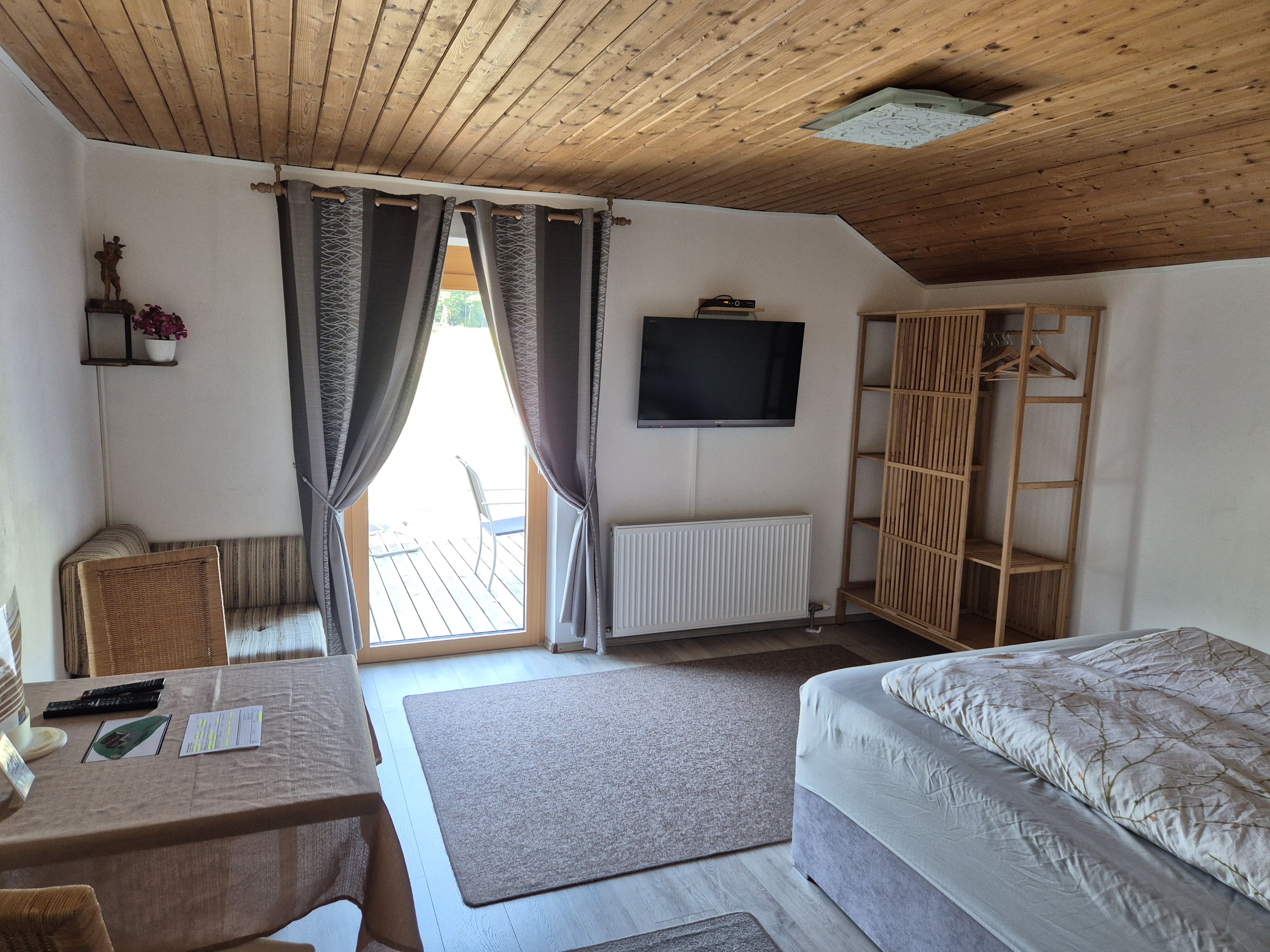 MonteurZimmer: Landzimmer2(30m²)---Terrasse---1.Stock - Landhaus Dersch