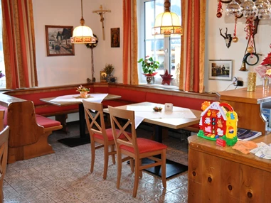 MonteurZimmer: Gaststube - Gästehaus Abtenau