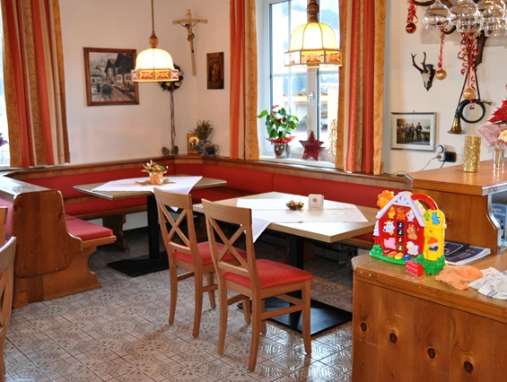 MonteurZimmer: Gaststube - Gästehaus Abtenau