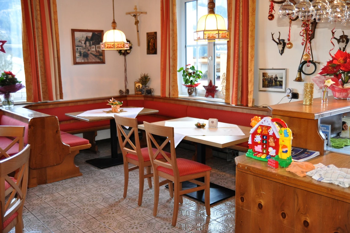 MonteurZimmer: Gaststube - Gästehaus Abtenau