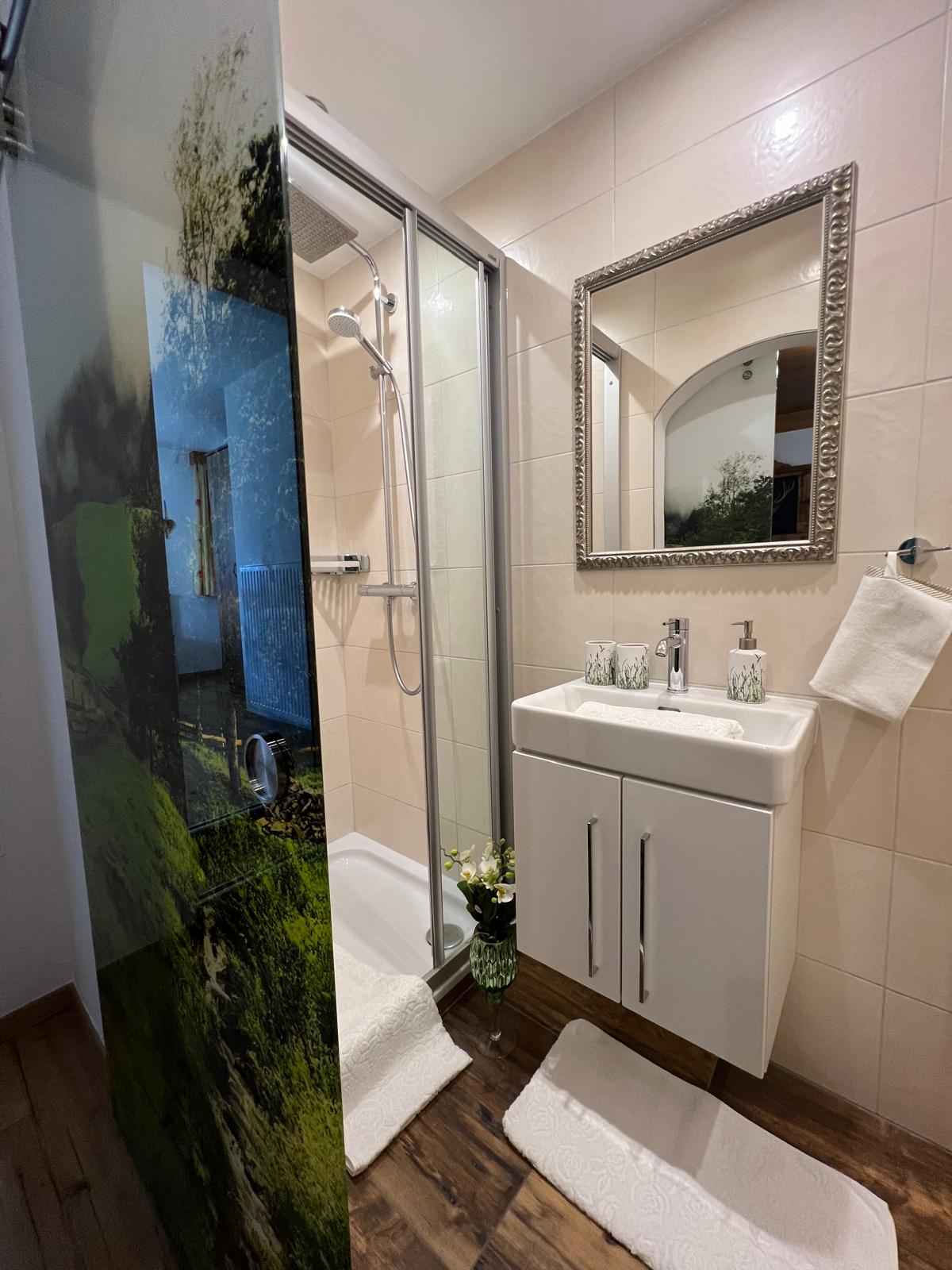 MonteurZimmer: Bad Sonnentau - Ferienhaus Höllwart