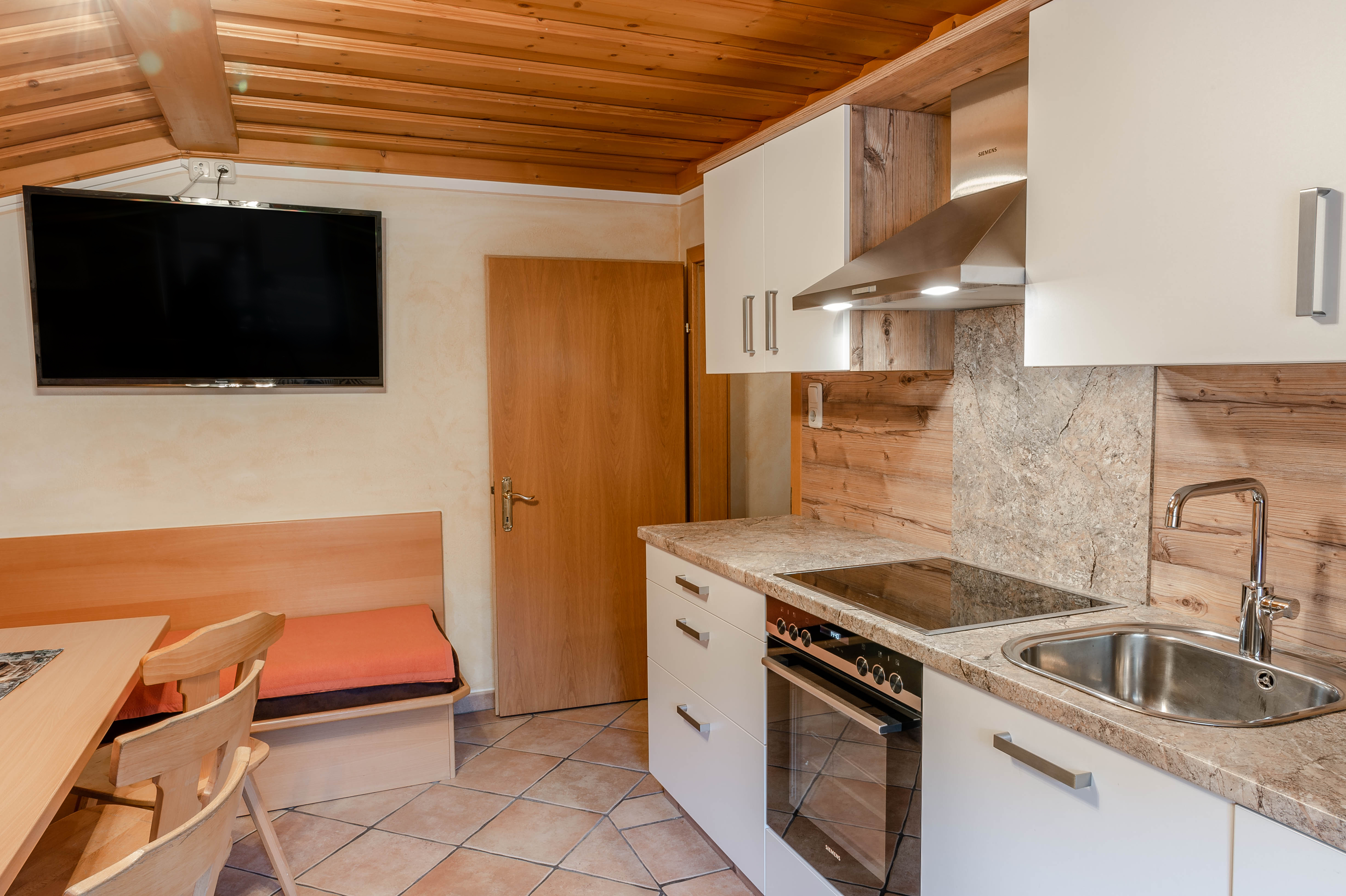 MonteurZimmer: Edelweiss Küche - Ferienhaus Höllwart