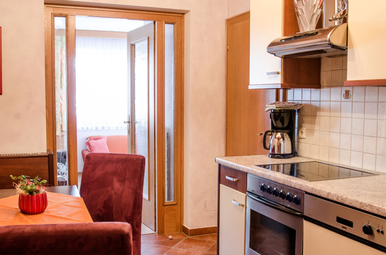 MonteurZimmer: Frauenmantel Appartement Küche - Ferienhaus Höllwart