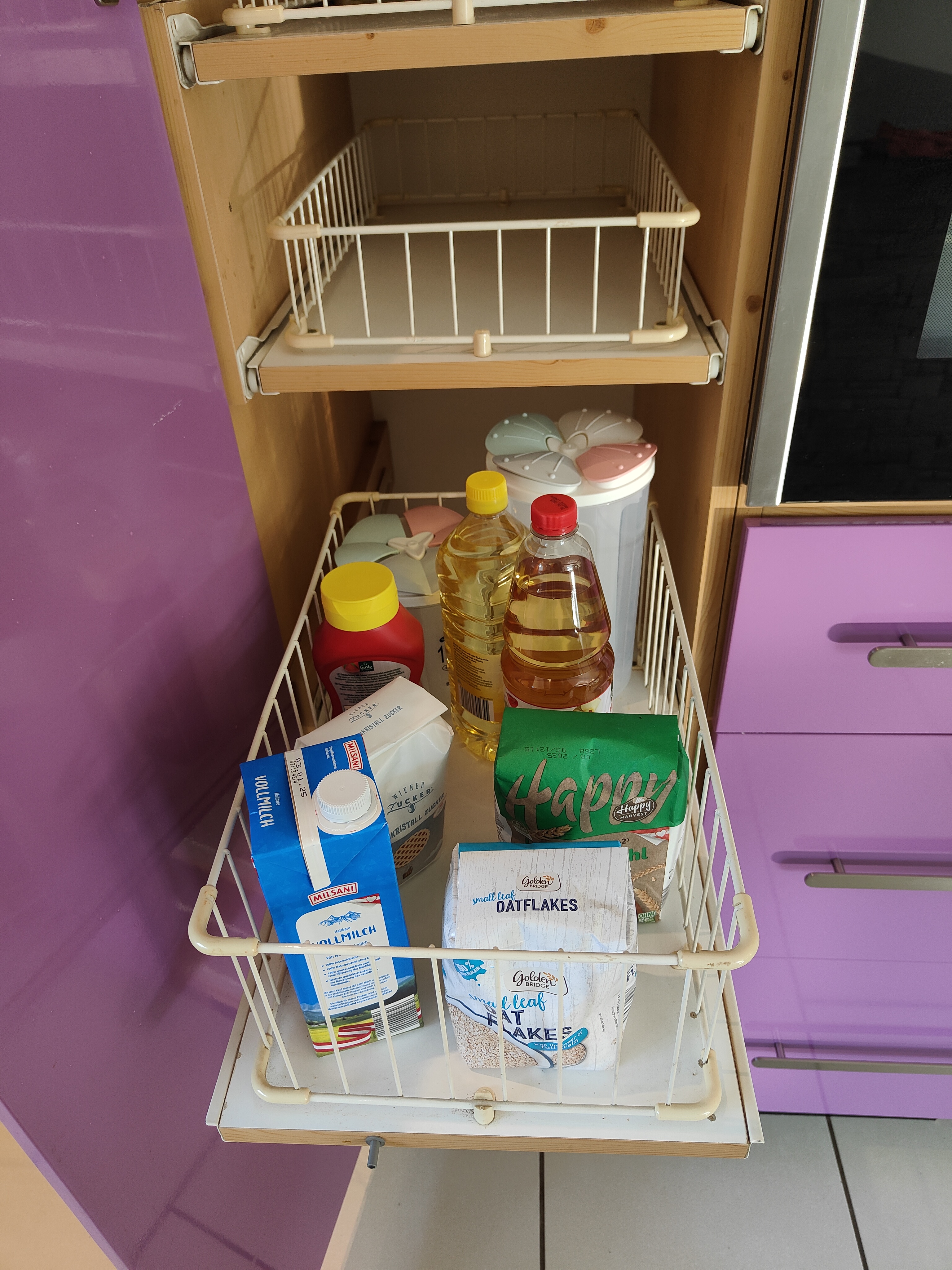 MonteurZimmer: Vorratsschrank - Ferienwohnung Dorfleben