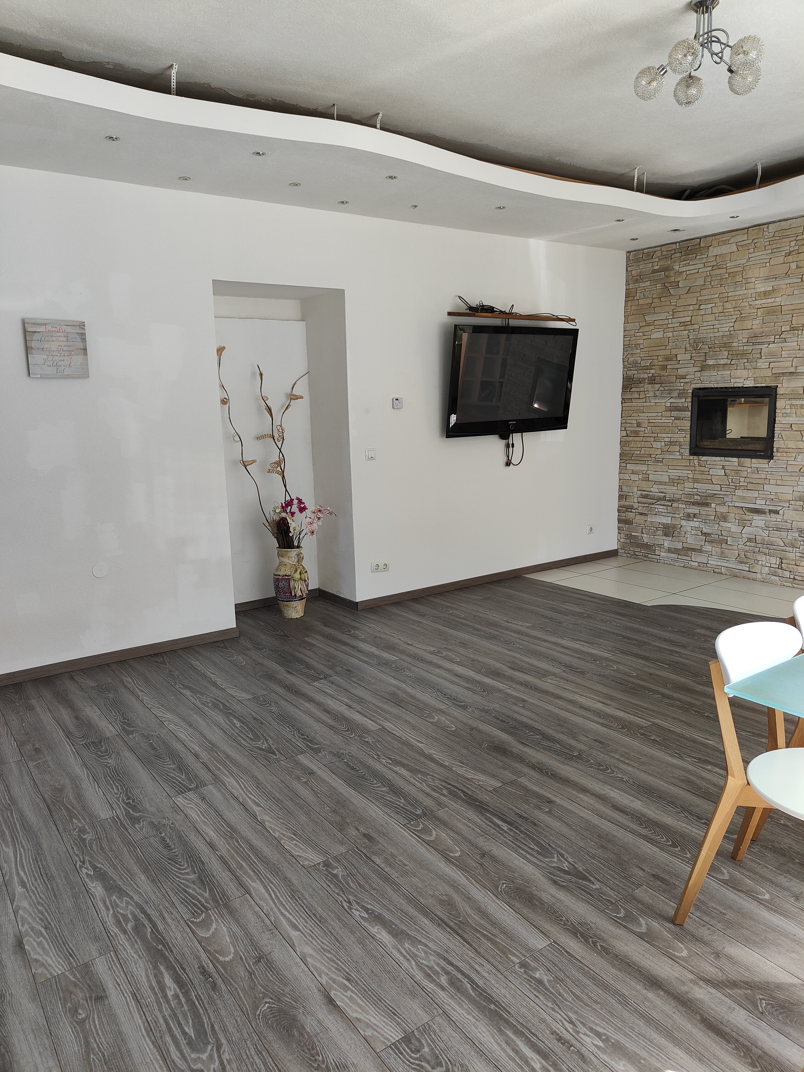 MonteurZimmer: Fernseher Küche/Esszimmer - Ferienwohnung Dorfleben