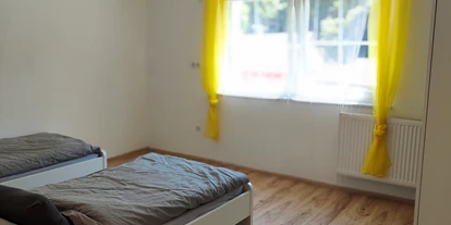 Monteur-Zimmer - Zahlungsarten: Vorauskasse - Österreich - Schlafzimmer mit 2 Einzelbetten - Ferienwohnung Dorfleben