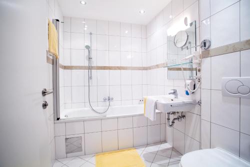 Monteur-Zimmer - Fernseher - Thalgau - Badezimmer - Golingen