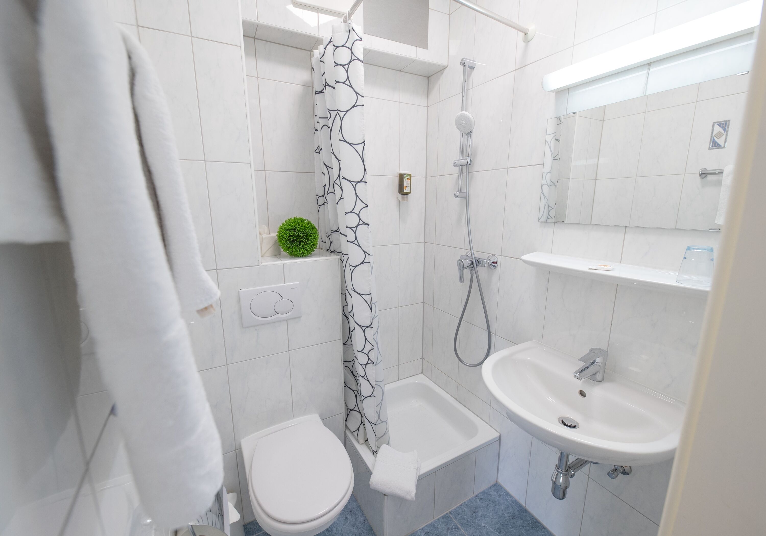 Monteur-Zimmer - Preis pro Nacht - Egg am Faaker See - Hotel mit Sauna in Krumpendorf am Wörthersee