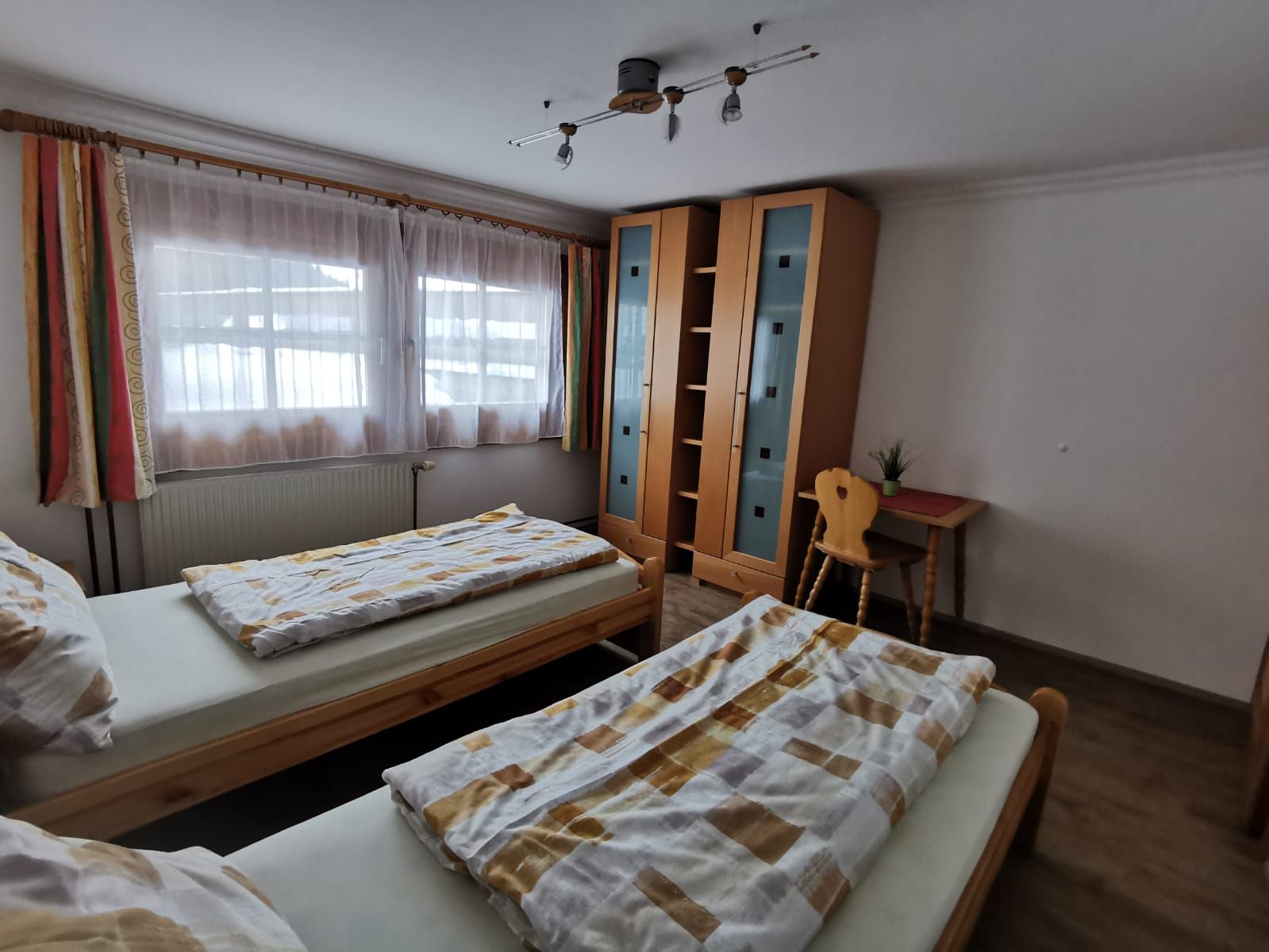 Monteur-Zimmer - Preis pro Nacht - Oberhofen am Irrsee - Monteurzimmer Bocksbergerstraße Salzburg