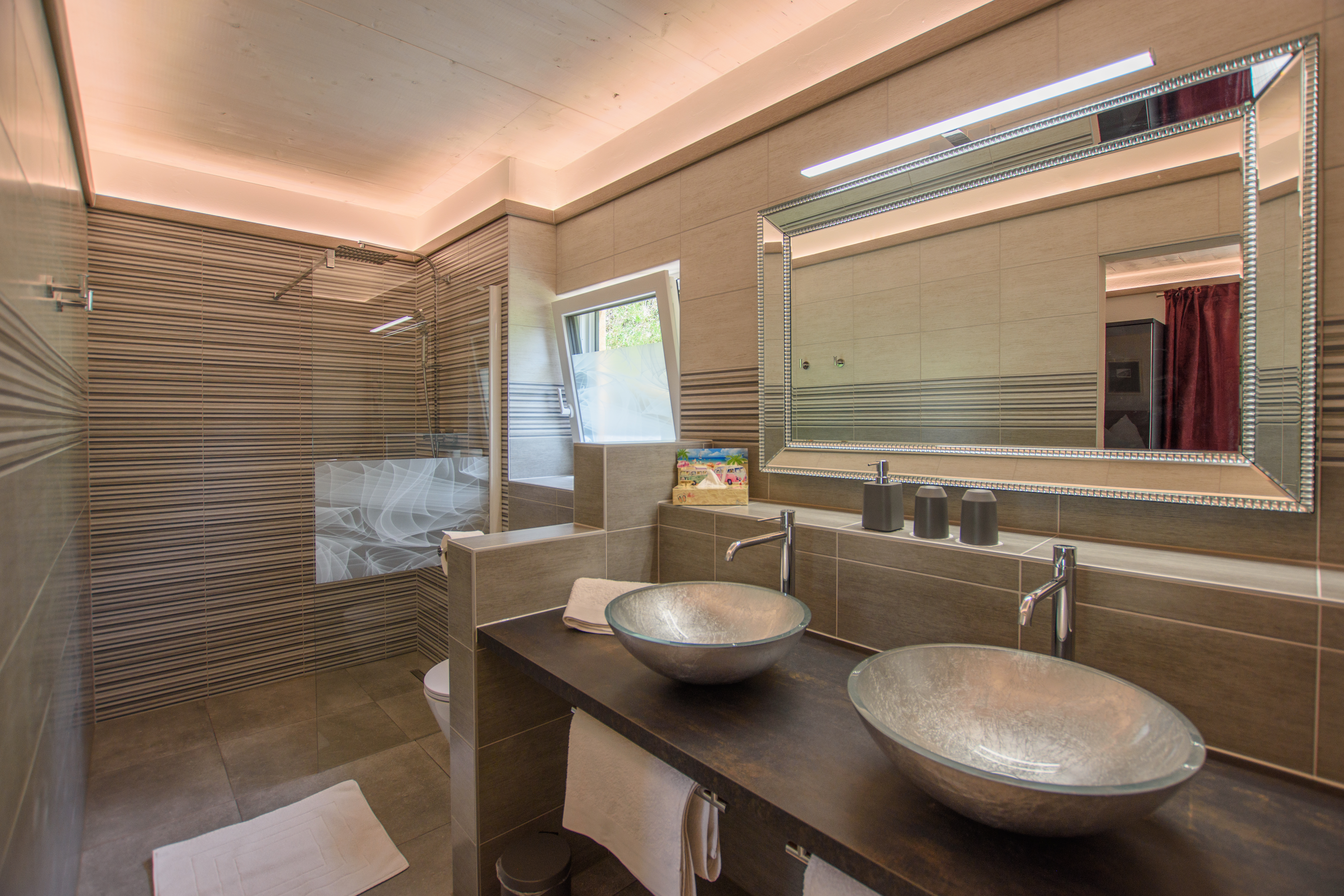 Monteur-Zimmer - Zwischenreinigung - Kärnten - Badezimmer mit Dusche - Garten Appartement Harmony