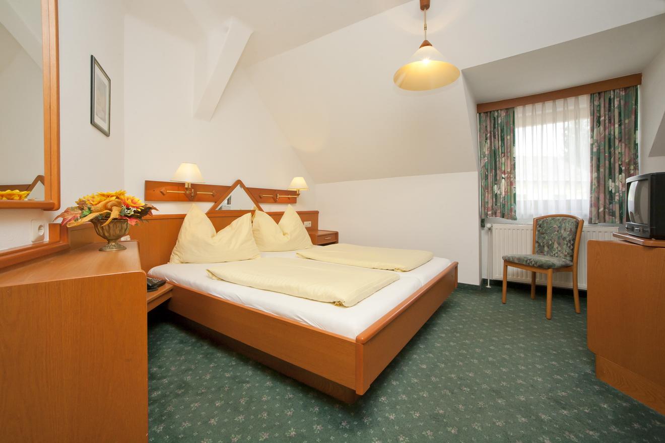 Monteur-Zimmer - Parkplatz: eigener Parkplatz für Transporter vorhanden - Bad Eisenkappel - Hotel Fischgasthof Jerolitsch