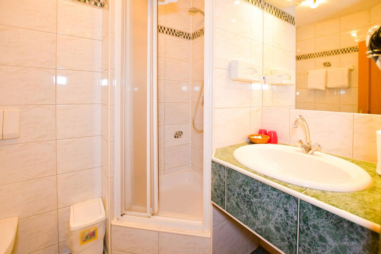 Monteur-Zimmer - Parkplatz: eigener Parkplatz für Transporter vorhanden - Bad Eisenkappel - Hotel Fischgasthof Jerolitsch