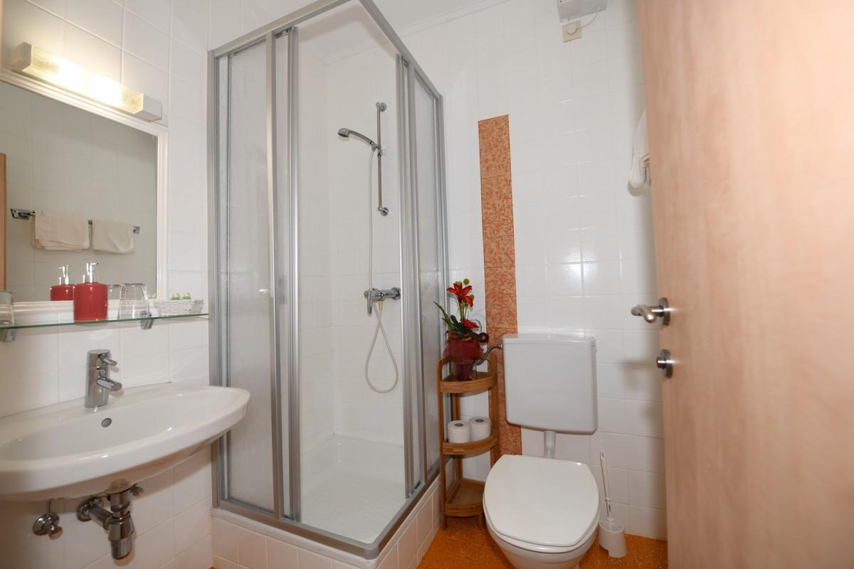 Monteur-Zimmer - Parkplatz: eigener Parkplatz für Transporter vorhanden - Bad Eisenkappel - Gasthof Pension Gutmann