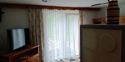 Monteur-Zimmer - Stockenboi - Wohnzimmer mit Tür zur Terrasse  - Ferienwohnung Lemberger
