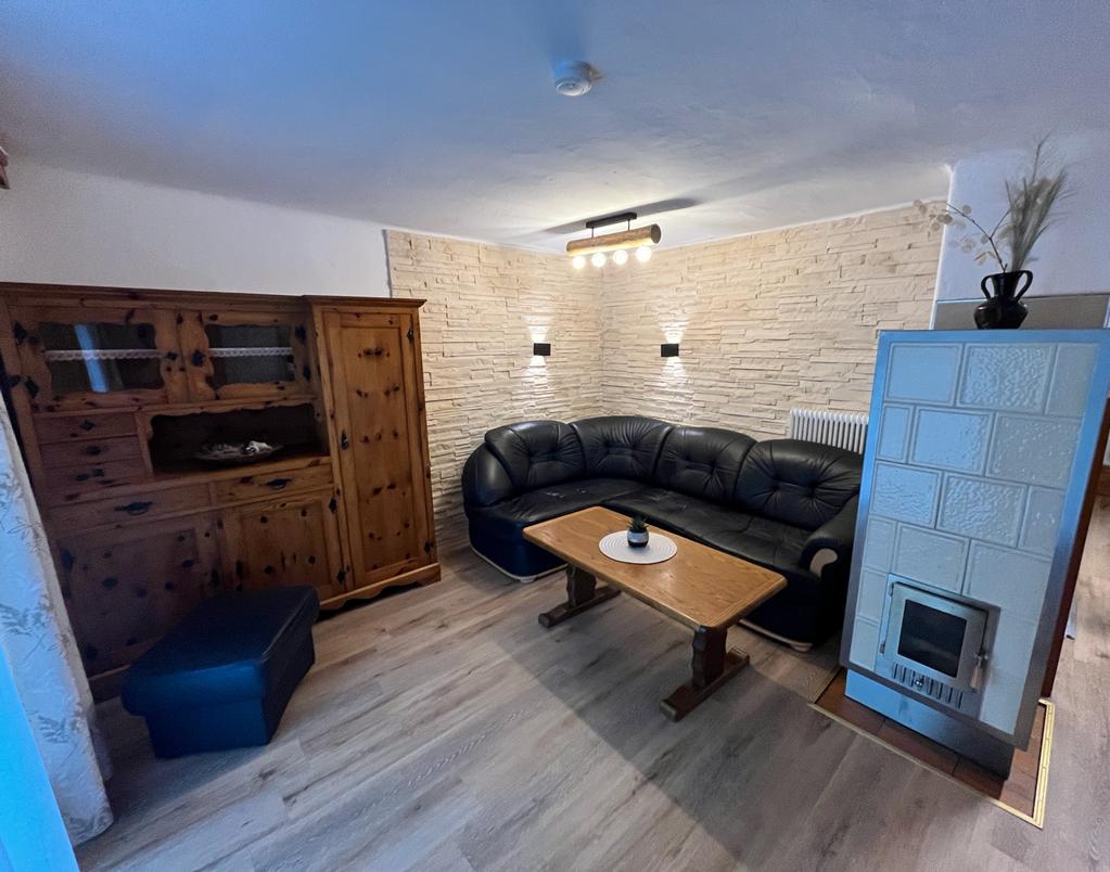 MonteurZimmer: Wohnzimmer  - Ferienwohnung Lemberger 