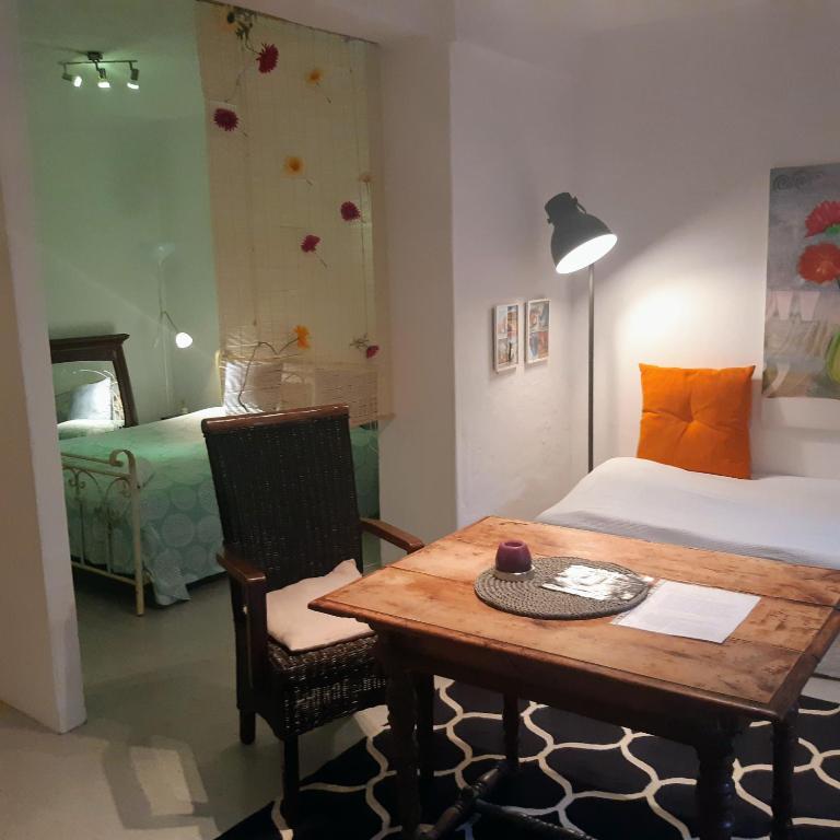 Monteur-Zimmer - Preis pro Nacht - Egg am Faaker See - Fassbinder Klause mit Mini-Terrasse