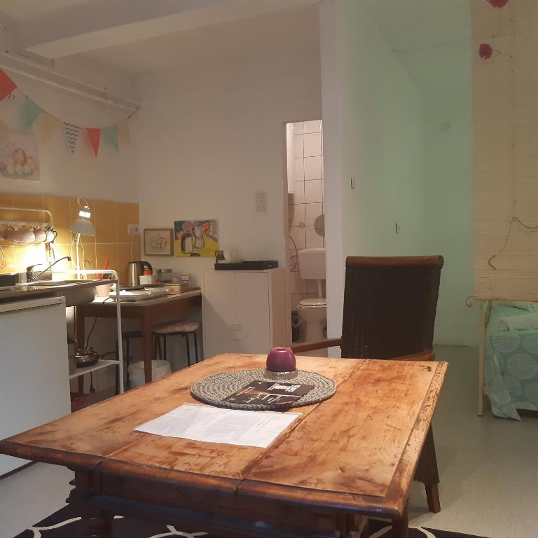 Monteur-Zimmer - Preis pro Nacht - Egg am Faaker See - Fassbinder Klause mit Mini-Terrasse