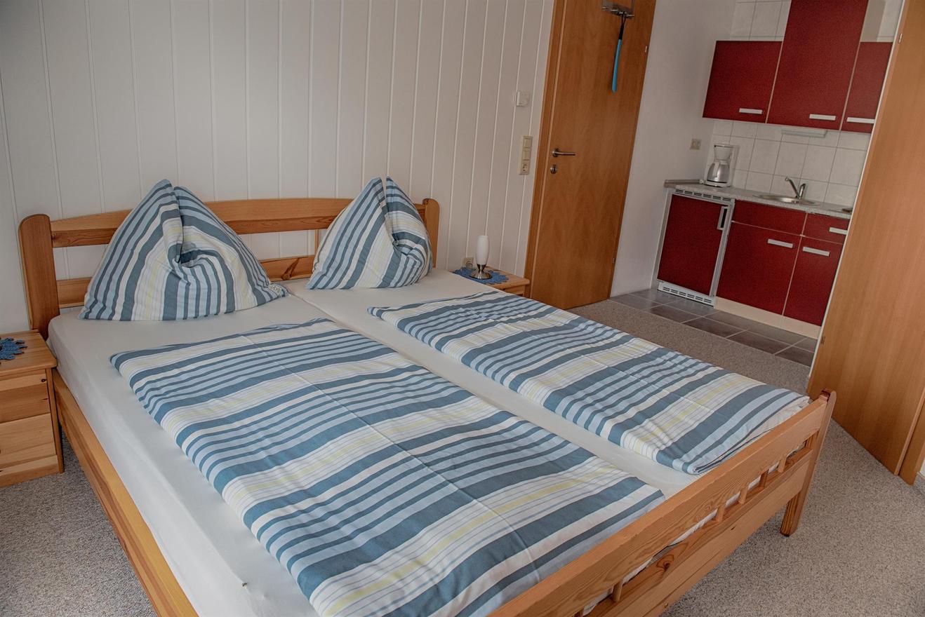 Monteur-Zimmer - Preis pro Nacht - Pisweg - Ferienwohnungen-Zimmer Haus Lach