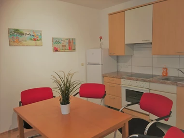 MonteurZimmer: www.TimeApartments.at ---- 5x Monteurwohnungen mit Garage