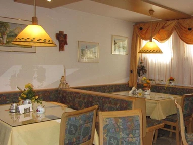 MonteurZimmer: Gästehaus Karoline