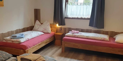 Monteur-Zimmer - Zwischenreinigung - Nockberge - Fewo 'Hirnkopf' mit 1 Doppelbett und 2 Einzelbetten (1 Schlafzimmer) - Ferienhaus Schäfer