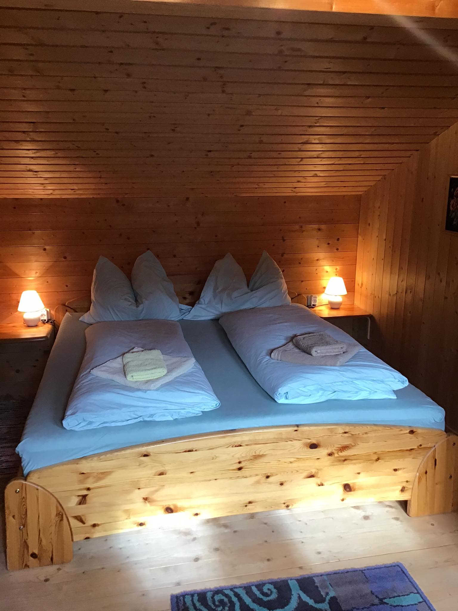 MonteurZimmer: 1. Schlafzimmer Fewo 'Eisenhut' mit Doppelbett - Ferienhaus Schäfer