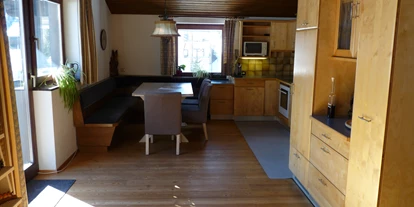 Monteur-Zimmer - Zwischenreinigung - Nockberge - Fewo 'Panorama' im 1. OG für 8 Personen mit 4 Schlafzimmern, große Wohnküche, geräumige Sitzecke und Balkon - Ferienhaus Schäfer