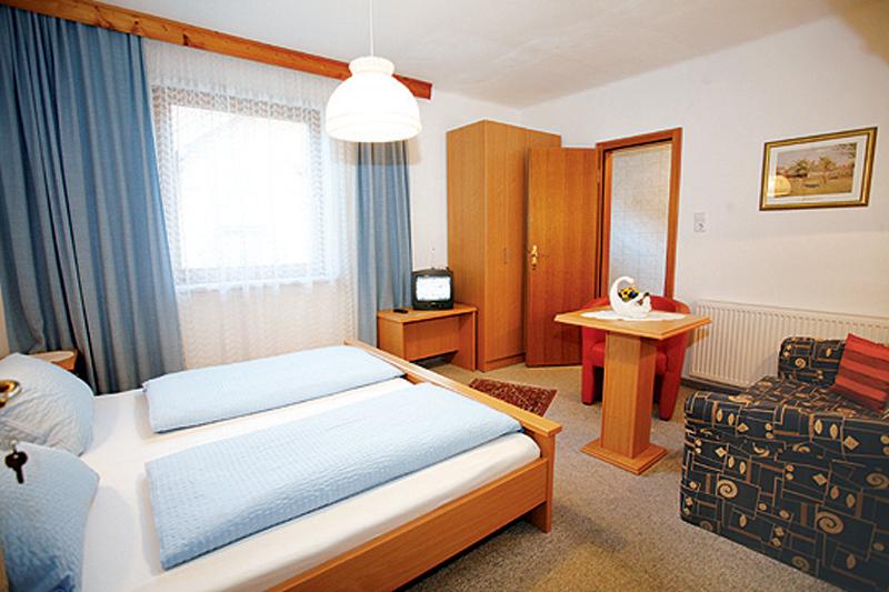 Monteur-Zimmer - Egg am Faaker See - Frühstückspension Appartement Dorli