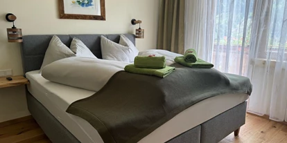 Monteur-Zimmer - Preis pro Nacht - Österreich - Familienzimmer Salzkofel-Blick mit zusätzlichem Schlafsofa und Balkon  - Landhaus Königsreiner