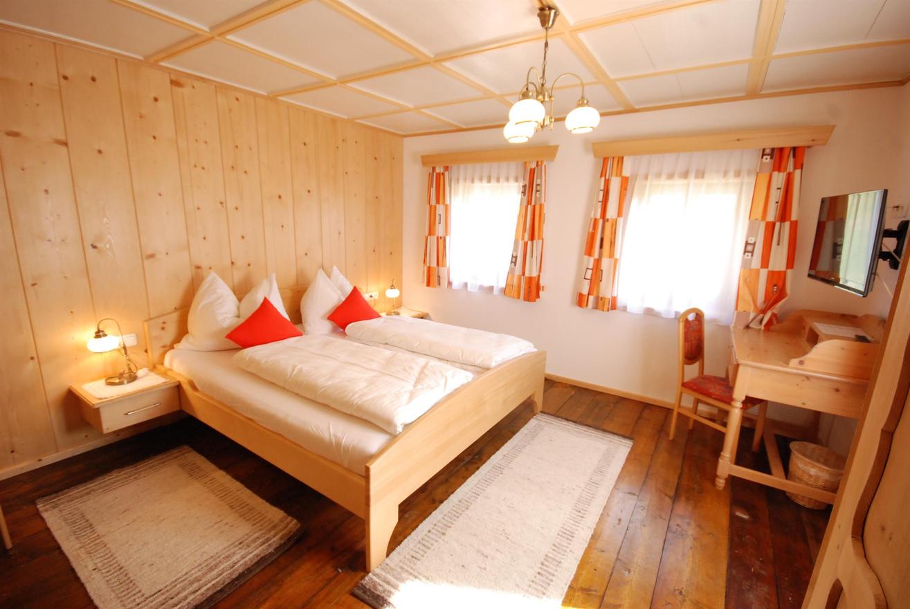 Monteur-Zimmer - Sofa - Osttirol - Doppelbettzimmer - Ferienhaus Schneider