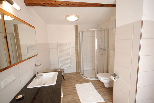 MonteurZimmer: Badezimmer - Ferienhaus Schneider