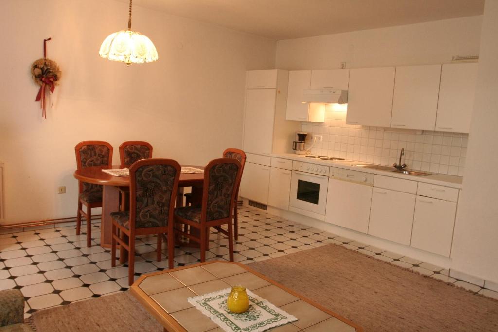 Monteur-Zimmer - Preis pro Nacht - Finkenstein - Seehaus Karantanien am Ossiacher See